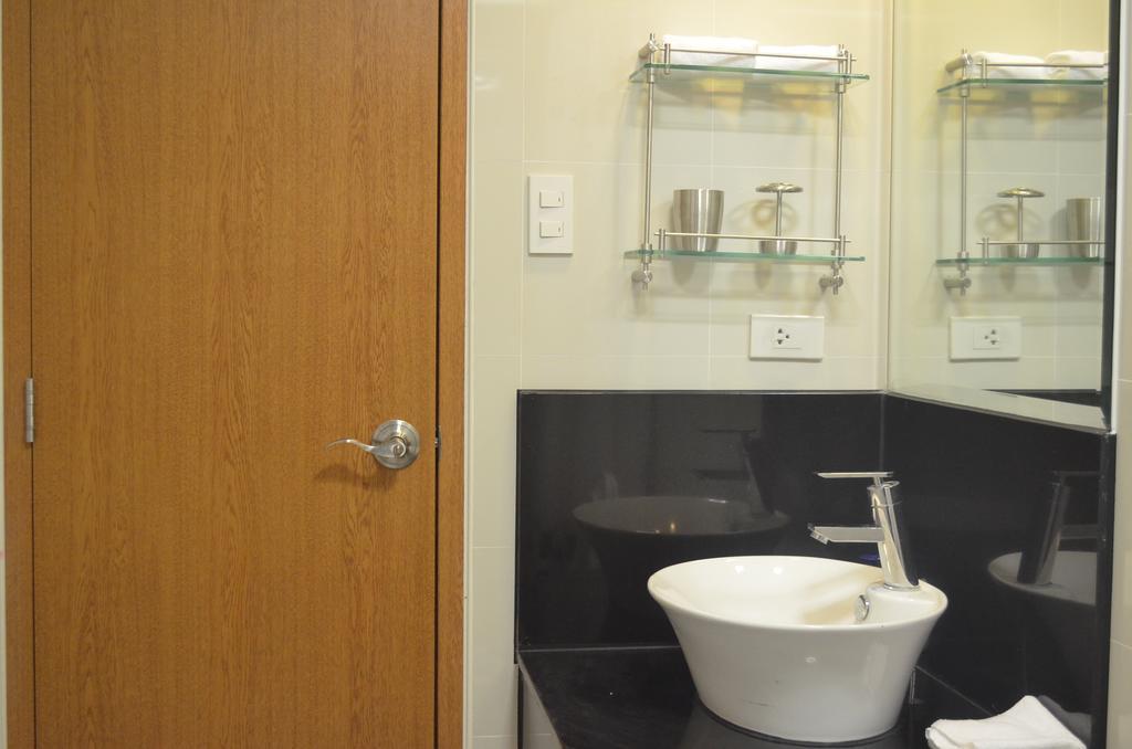 Greenbelt Madison Apartments マカティ エクステリア 写真