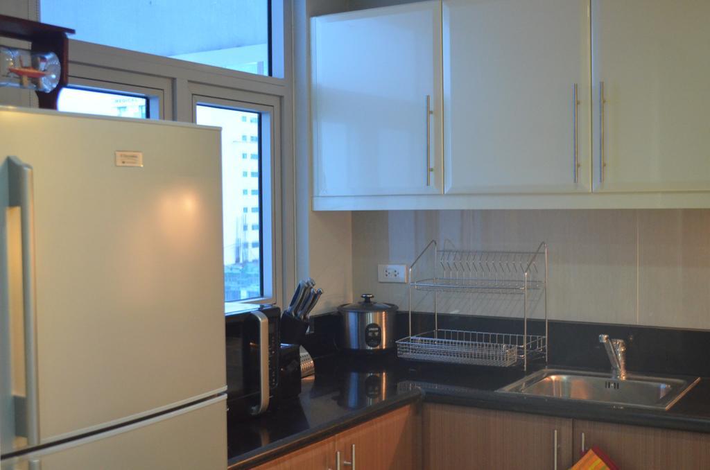 Greenbelt Madison Apartments マカティ エクステリア 写真